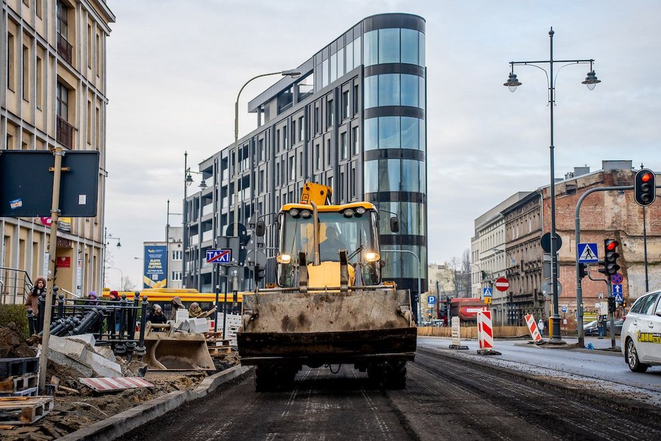 Łódź. Remont Struga w Łodzi postępuje. Część nowej jezdni już ułożona