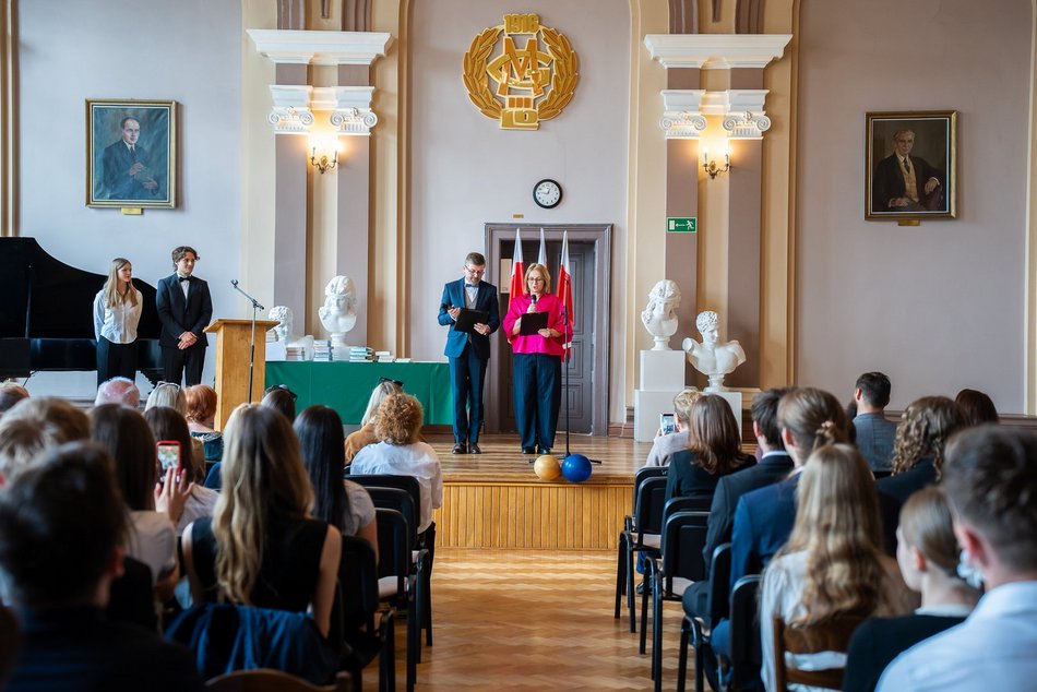 Łódź. Zakończenie roku szkolnego w III Liceum Ogólnokształcącym w Łodzi