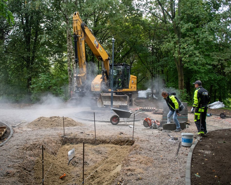 Budowa ronda dla rowerzystów w parku Nad Jasieniem