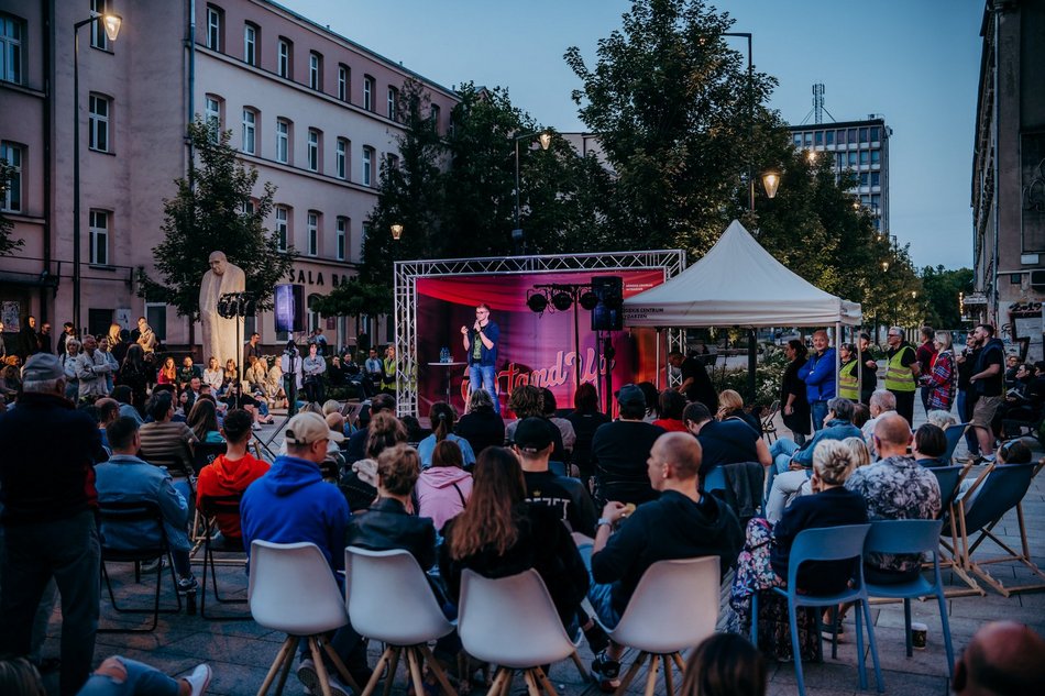 Stand-up w pasażu Schillera