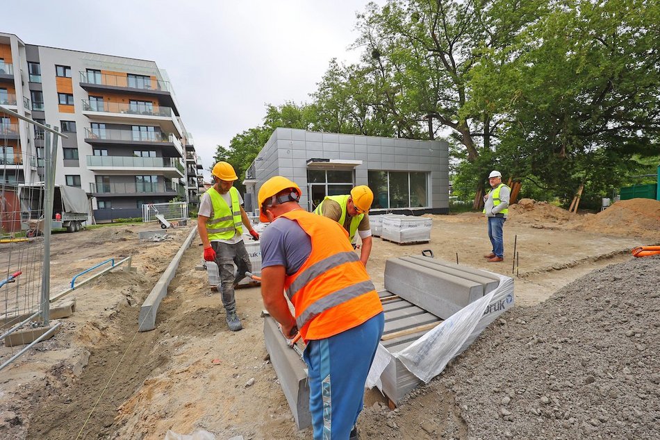 Łódź. Nowy pawilon handlowy przy Górniczej w Łodzi. Budowa na Bałutach nie zwalnia tempa