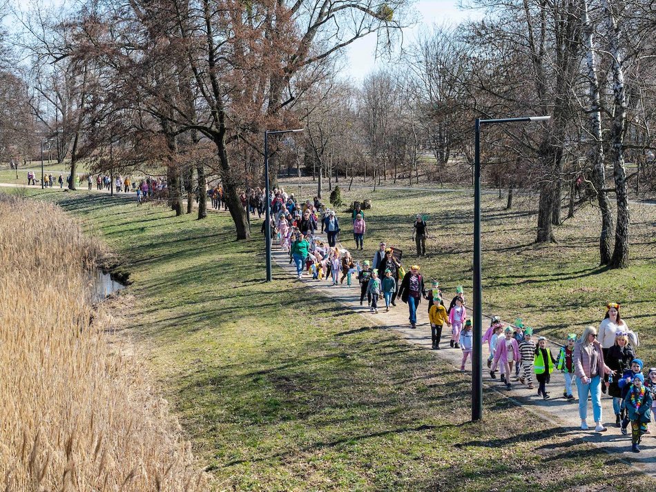 Łódź. Wielopokoleniowe Powitanie Wiosny na Stawach Jana. Jak było? Zobacz!