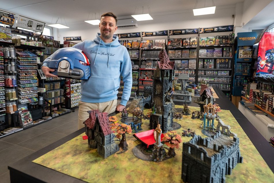 Łódź. Jego pasja przyciąga fanów Warhammera i… Henry’ego Cavilla!