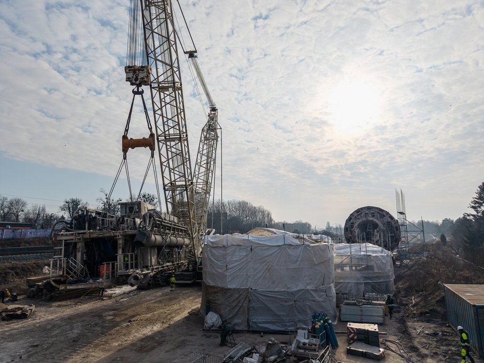 Łódź. Tarcza Faustyna wyjęta z tunelu pod Łodzią