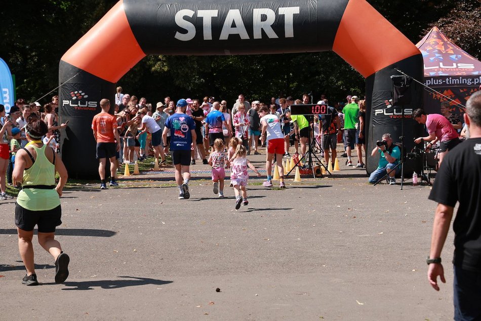 Łódź. Botaniczna Piątka w Ogrodzie Botanicznym w Łodzi. Biegowe emocje i pozytywna energia