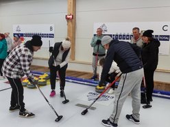 Curling - łódzcy seniorzy na lodzie