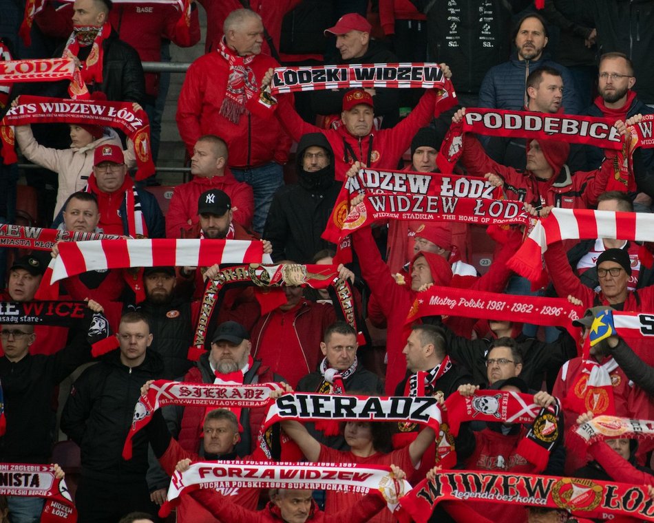 Łódź. Kibice na meczu Widzewa Łódź z Legią Warszawa. Byłeś? Odszukaj się w galerii