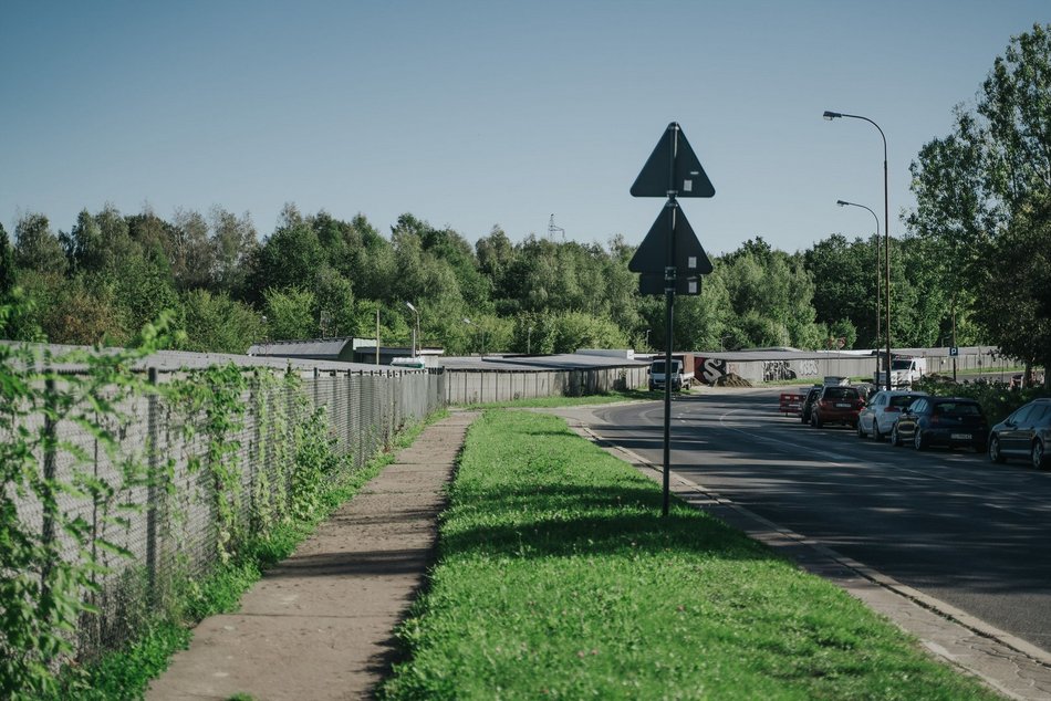 Łódź. Ulica Kusocińskiego w Łodzi - w tym miejscu pojawią się nowe drzewa