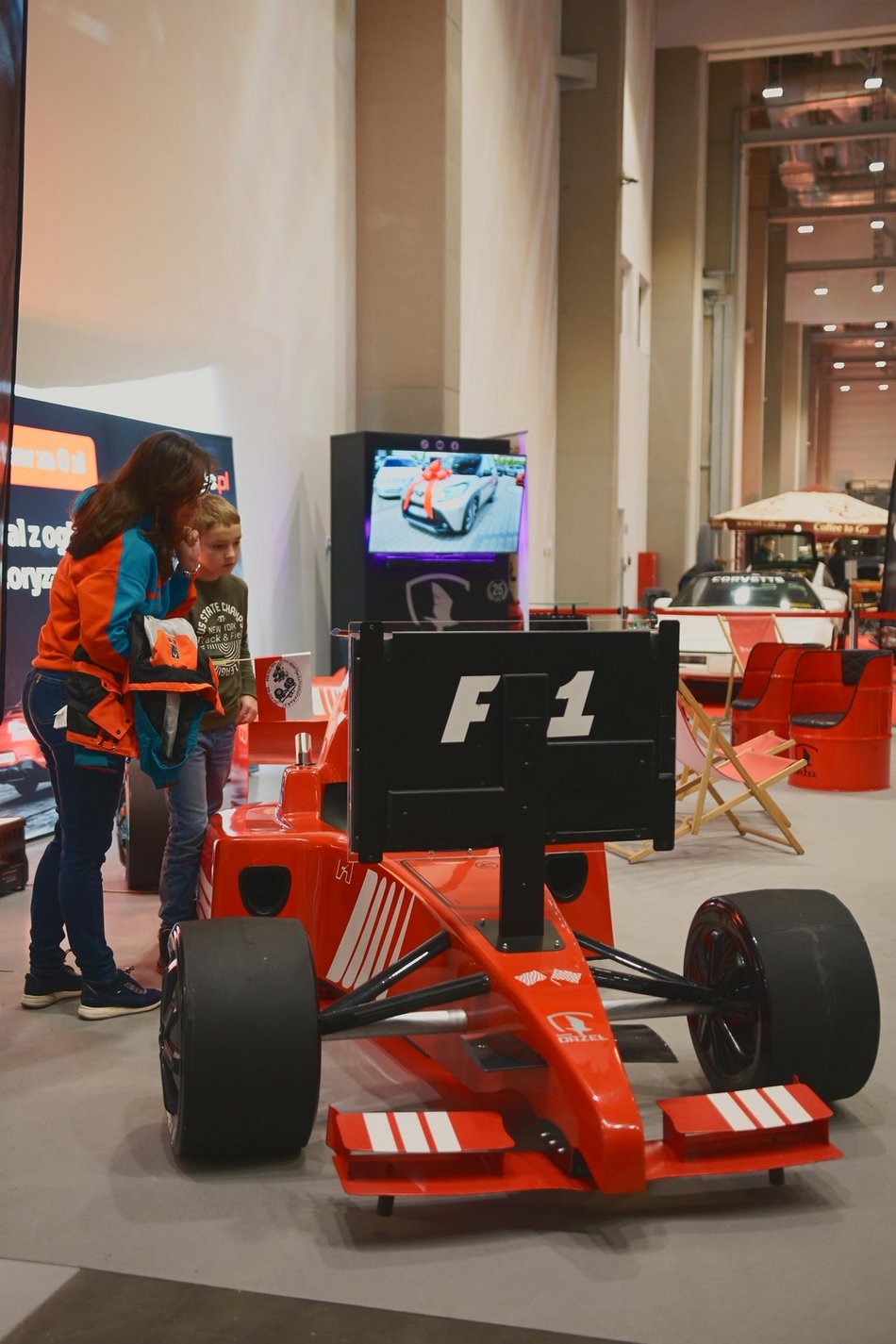 Łódź. Łódzkie Targi Motoryzacyjne w hali Expo Łódź. Klasyki, auta przyszłości, dealerzy i więcej