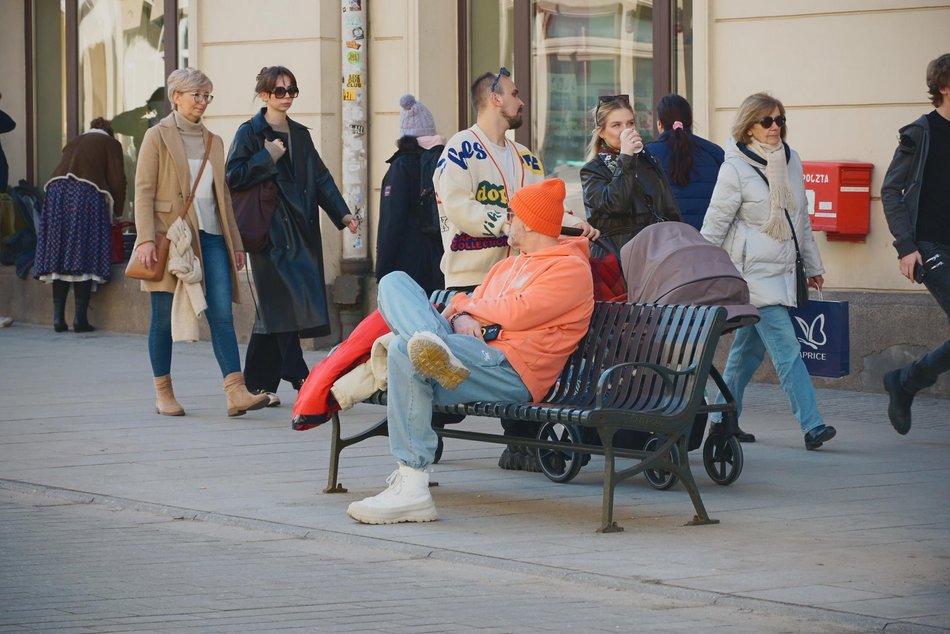 Wiosna w Łodzi! Piotrkowska i Plac Wolności pełne spacerowiczów!