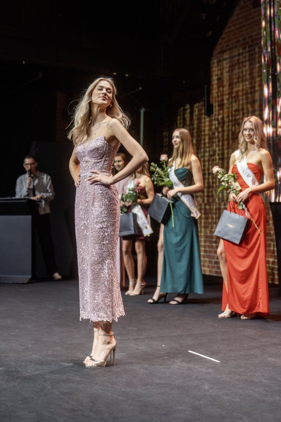 Przedstawienie finalistek Miss Polonia 2025 w Łodzi. Wzruszające pożegnanie Mai Klajdy