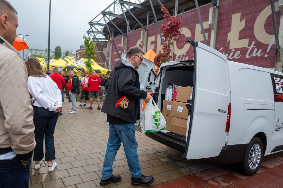 Nowy samochód dla schroniska w Łodzi. Zwierzaki już zacierają łapki na przejażdżki