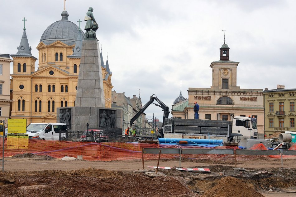 Remont placu Wolności. Sprawdzamy, jak postępują prace.