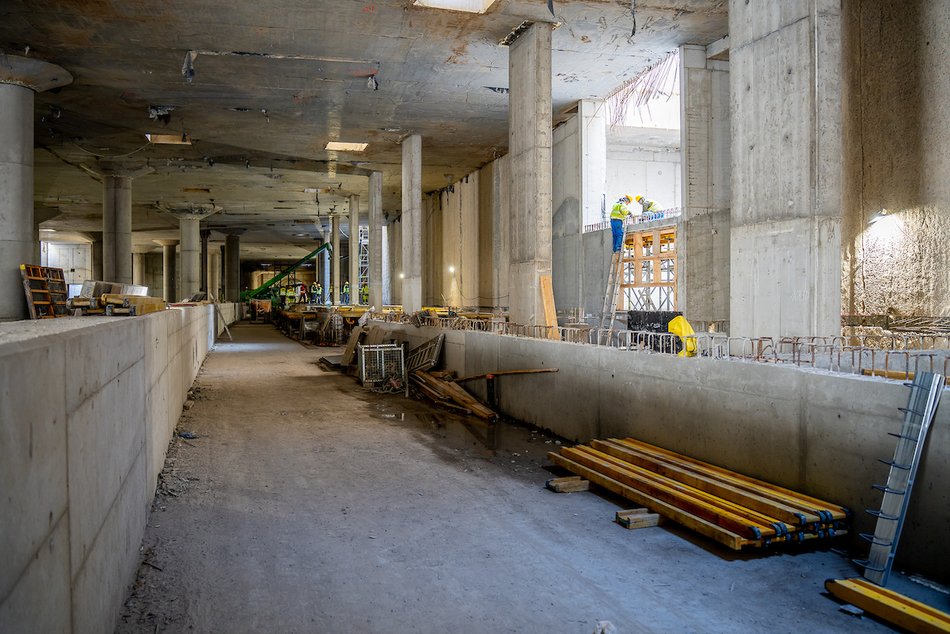 Łódź. Tunel pod Łodzią. Na stacji Łódź Koziny powstają już perony i stropy przystanku