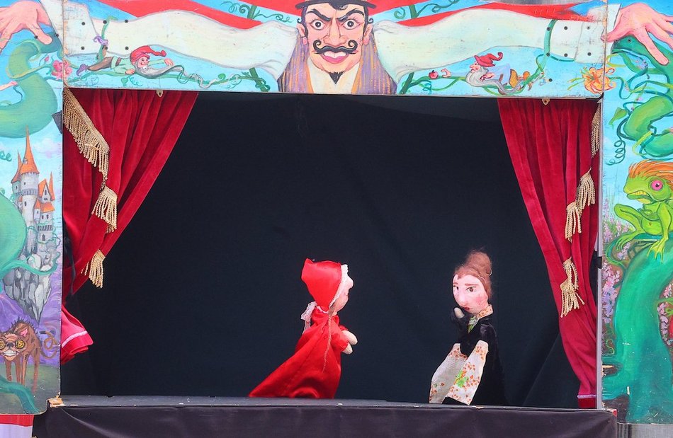 Łódź. Baśniowa Piotrkowska w Łodzi. Teatr Barnaby zachwycił najmłodszych widzów