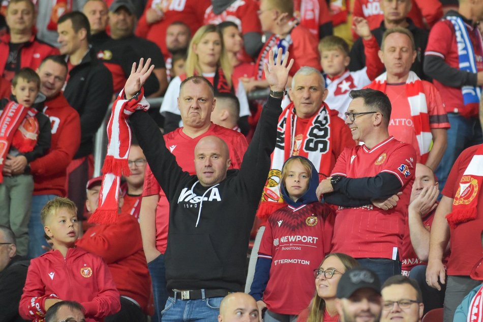 Kibice Widzewa Łódź z Pogonią Szczecin. Byłeś/aś tam? Znajdź się w galerii!