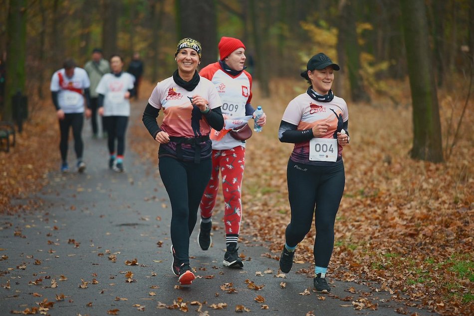 Łódź. Bieg Niepodległości w parku Julianowskim