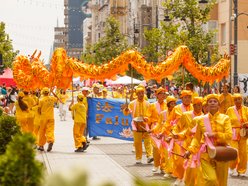 Chińska parada Falun Dafa na ul. Piotrkowskiej