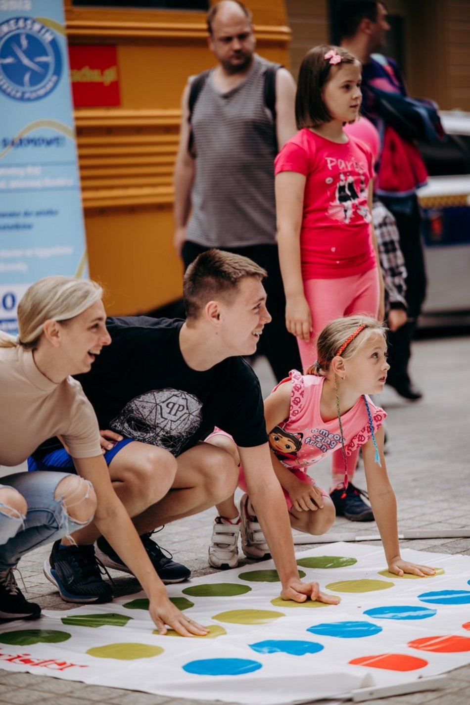 dzieci podczas zabawy