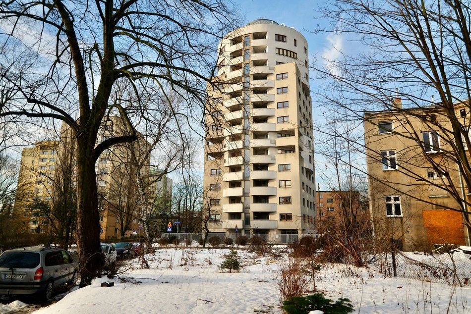 Jedyny taki apartamentowiec w Łodzi. Kiedyś synonim luksusu i... statusu
