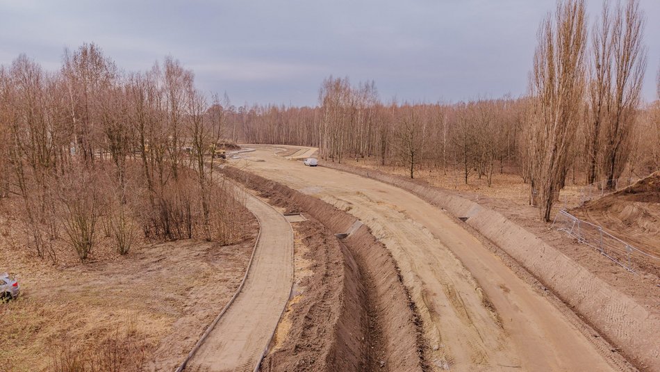 Łódź. Przedłużenie Kaczeńcowej w Łodzi. Nowe rondo przy Rąbieńskiej nabiera kształtów