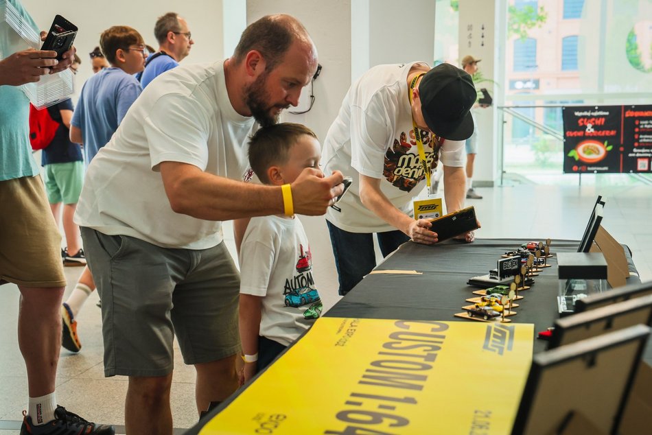 Łódź. Hot Wheels opanowały halę Expo Łódź! Setki miniatur aut, wyścigi na żywo i nie tylko!