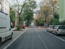 Łódź. Remont Odyńca w Łodzi na finiszu. Nowa jezdnia, chodniki i miejsca parkingowe