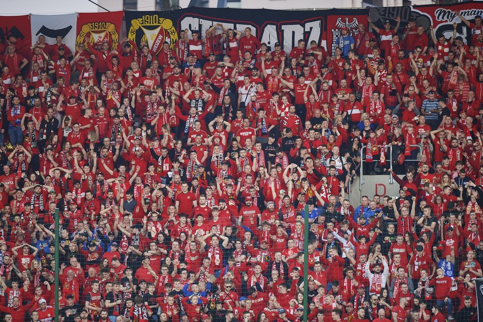 Kibice Widzewa Łódź na trybunach podczas meczu z Górnikiem Zabrze