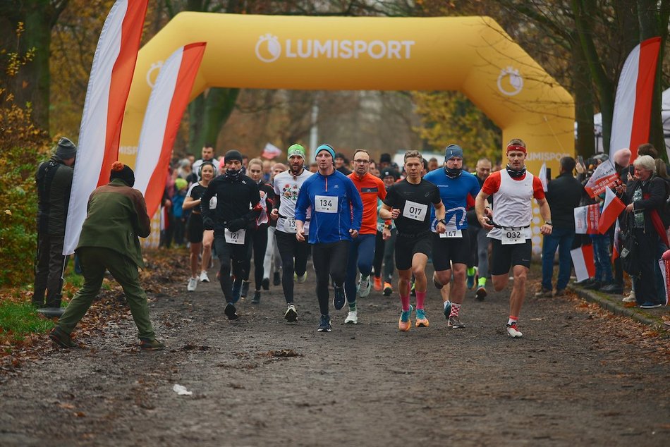 Łódź. Bieg Niepodległości w parku Julianowskim