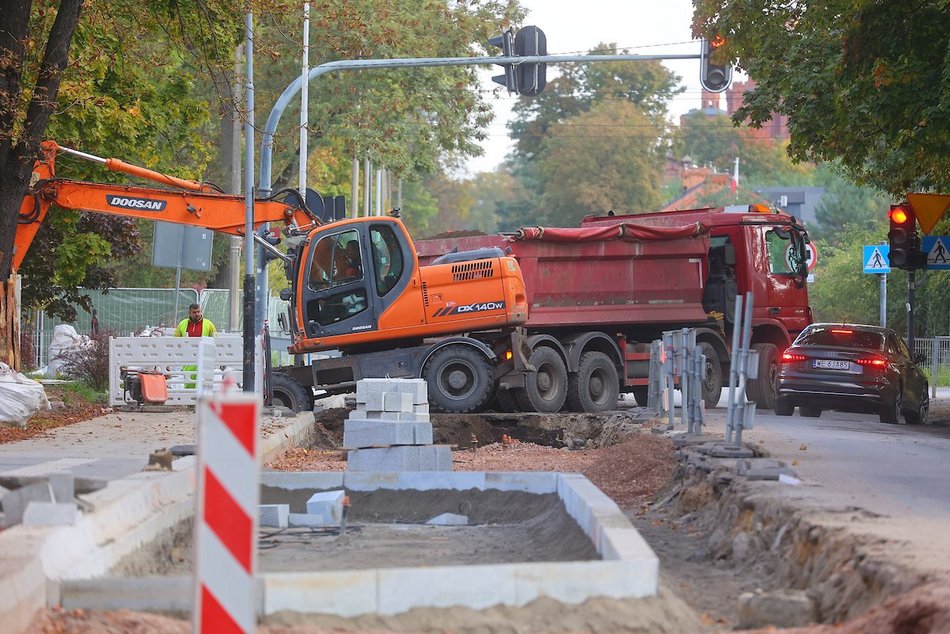 Remont Tymienieckiego w Łodzi. Widać już zarys nowej jezdni