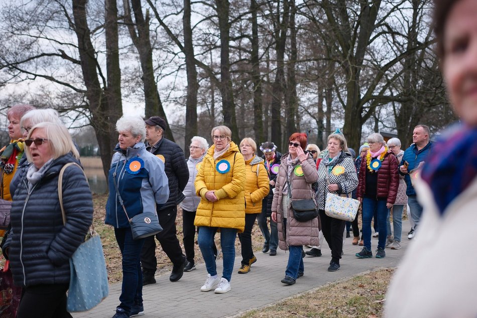 Topienie marzanny na Stawach Jana w Łodzi. Kolorowy korowód pożegnał zimę!