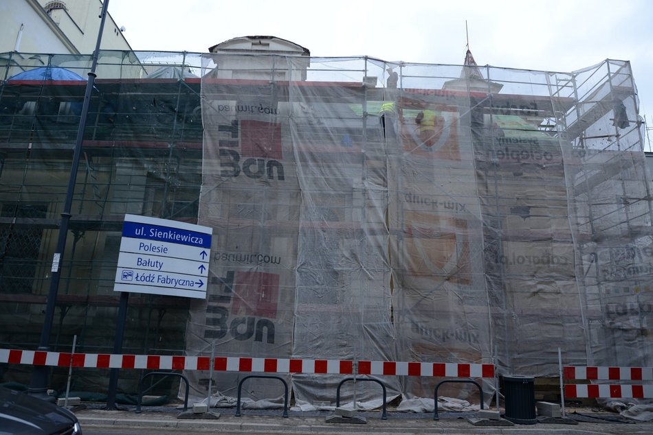 Remont willi Fränkela przy Sienkiewicza. Wokół budynku stanęły rusztowania