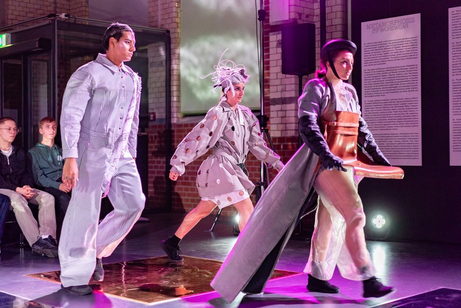 Łódź. Darmowy spektakl w Centralnym Muzeum Włókiennictwa w Łodzi! Przemysł, odzież i taniec