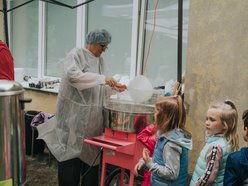 Łódź. „Czwartki na wesoło" z MOPS Łódź. Gry, zabawy, warsztaty, dmuchańce i przekąski