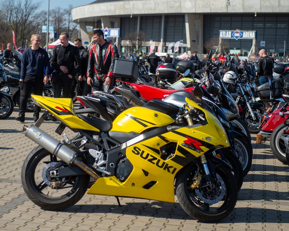 Parada motocyklistów przejechała ulicami Łodzi. Sezon rozpoczęty! Byłeś?