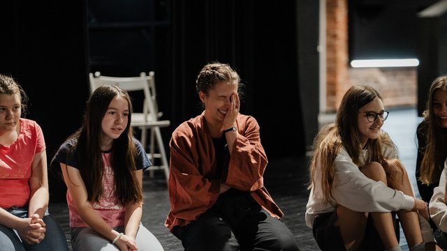 Warsztaty teatralne w Teatrze Pinokio w Łodzi dla przyszłych studentów. Zapisz się!