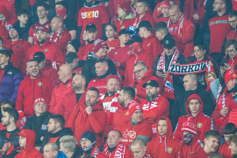 Łódź. Kibice na meczu Widzew Łódź - Lech Poznań. Byłeś/aś? Znajdź się w galerii!