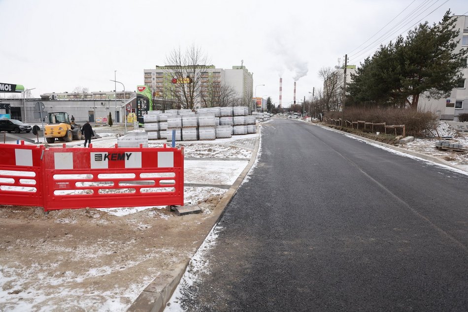 Łódź. Nowy asfalt na Zakładowej w Łodzi. Remont ważnej ulicy na Olechowie bliżej finiszu