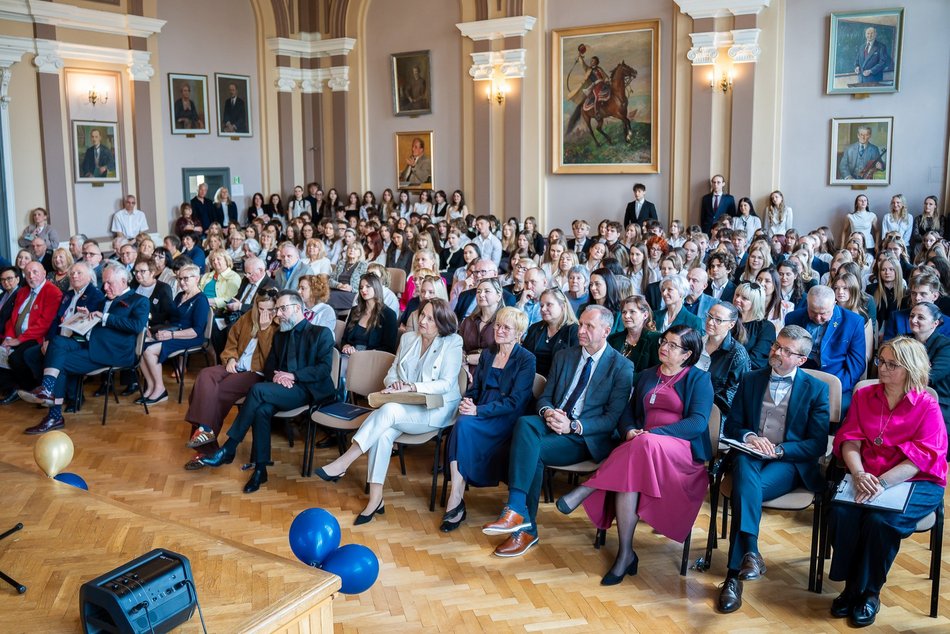 Łódź. Zakończenie roku szkolnego w III Liceum Ogólnokształcącym w Łodzi