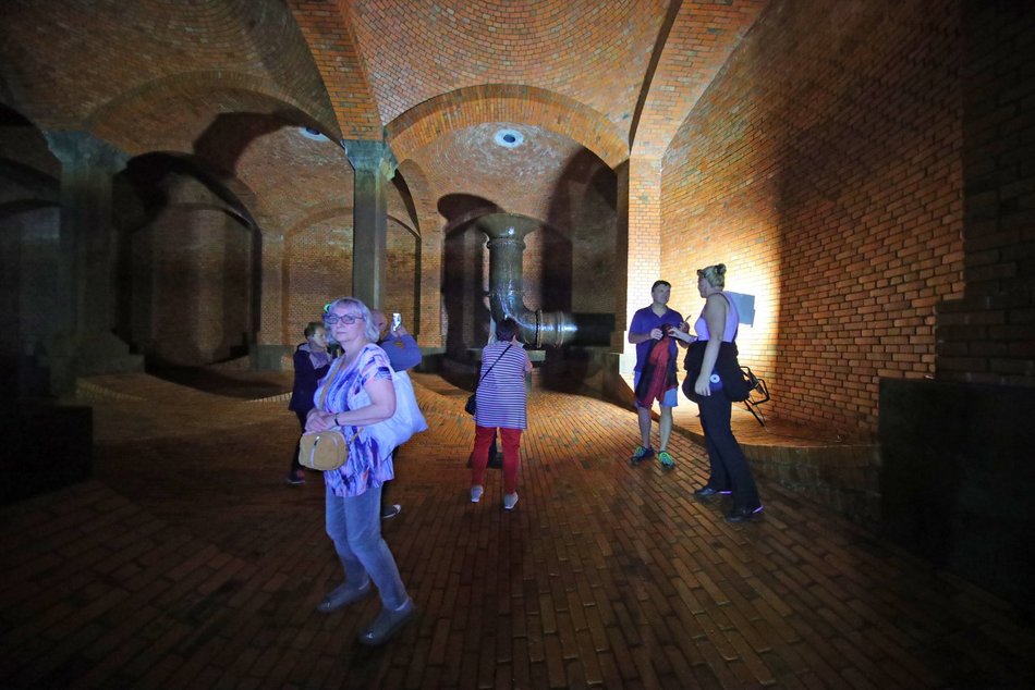 Zwiedzanie podziemnej katedry na Stokach z okazji 600. Urodzin Łodzi