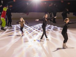 Łódź. Halloween na lodowisku Bombonierka w Łodzi. Królestwo duchów i zjaw na lodzie