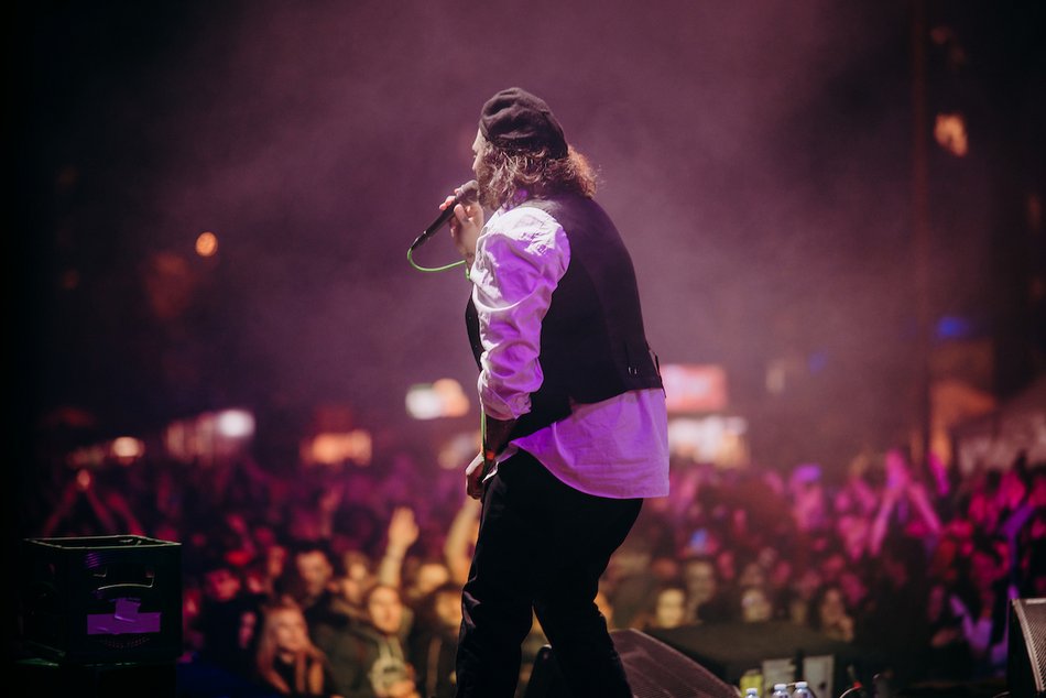 Łódź. Juwenalia 2025 w Łodzi. Pierwsze koncerty na Lumumbowie przyciągnęły tłumy