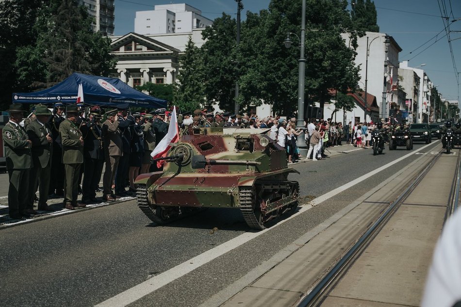 Łódź. Święto Wojska Polskiego w Łodzi. Wielka parada, piknik, rekonstrukcje historyczne