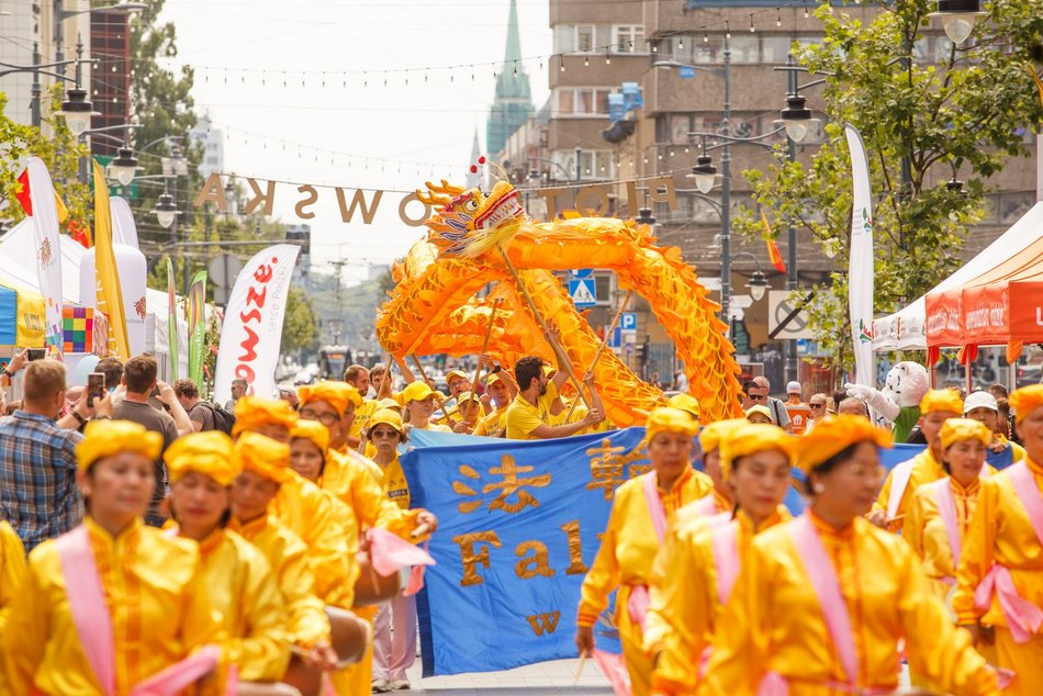 Chińska parada Falun Dafa na ul. Piotrkowskiej