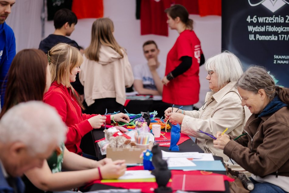 Ruszyły Senioralia 2026 w Łodzi. Trwa zabawa na rynku Manufaktury