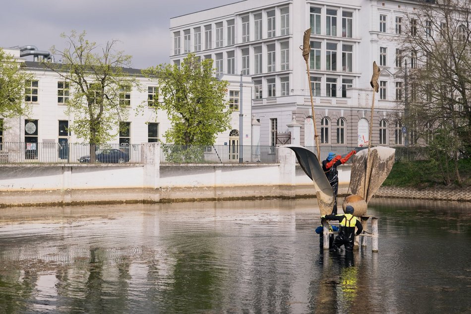 Łódź. Demontują fontannę w Parku Reymonta