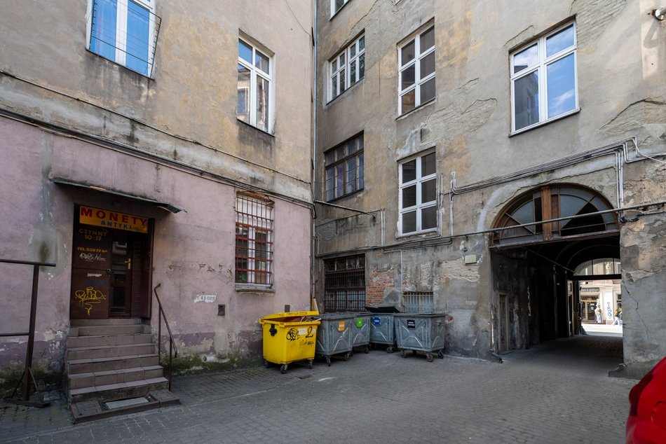 Łódź. Nowe artystyczne podwórko przy Piotrkowskiej. Strzemiński inspiracją dla detali