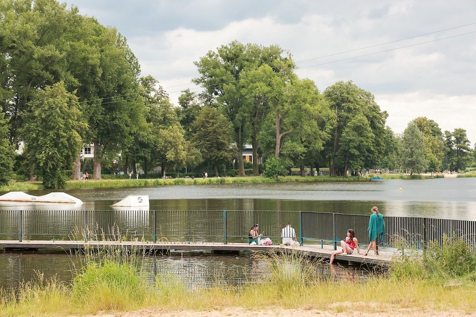 Łódź. Cisza i spokój na Stawach Stefańskiego w Łodzi. Idealne miejsce na niedzielne popołudnie