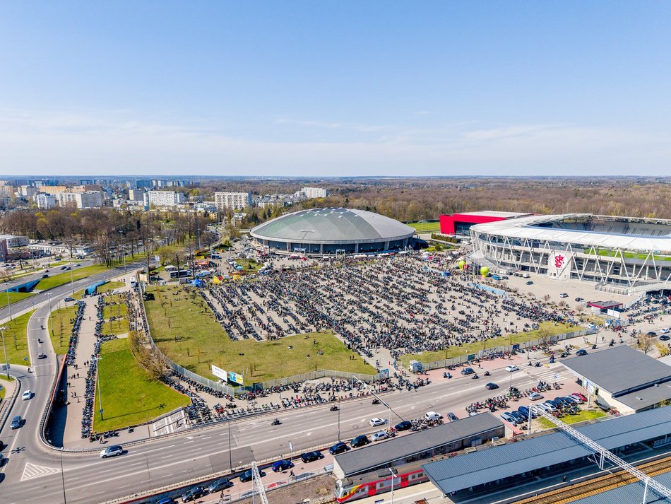 Parada motocyklistów przejechała ulicami Łodzi. Sezon rozpoczęty! Byłeś?
