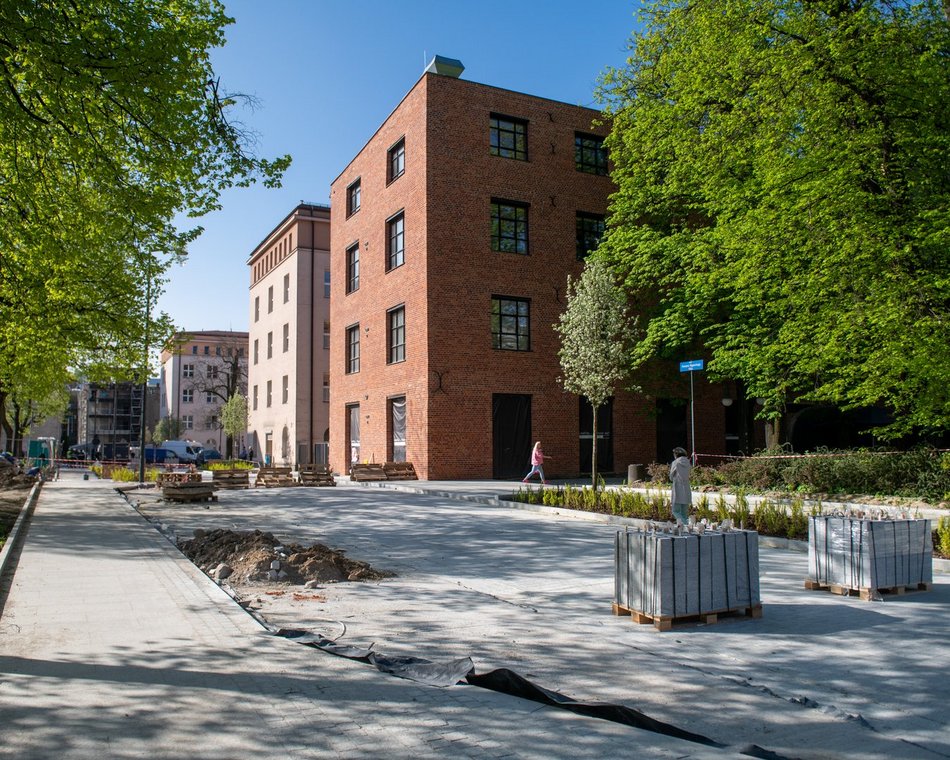 Plac Komuny Paryskiej w remonecie